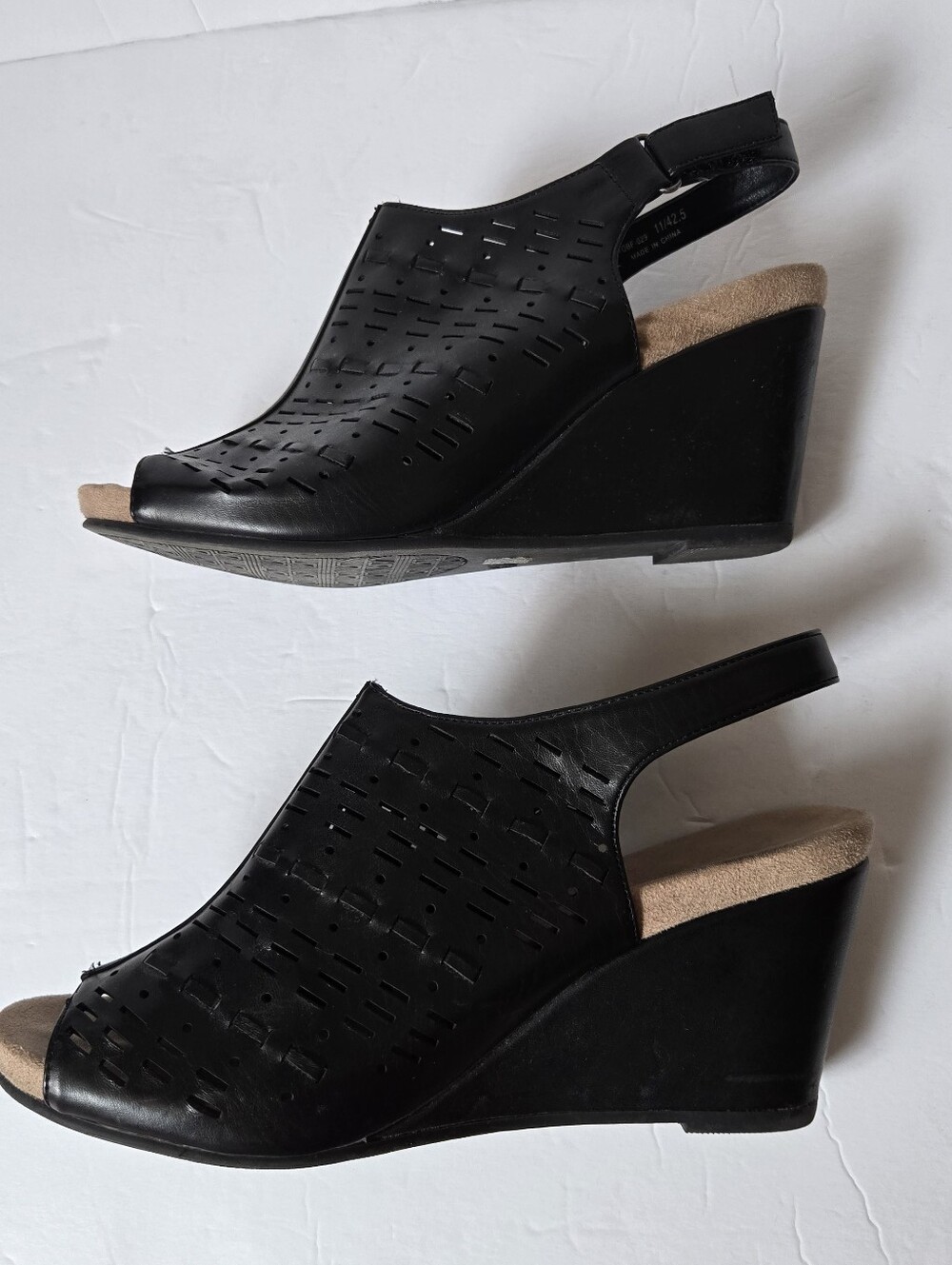 Women’s Black Cut Out Wedge Sandals Ankle strap Size 11 Chinese Laundry - Picture 13 of 17